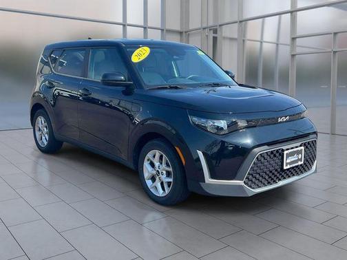 Fusion Orange 2023 Kia Soul LX