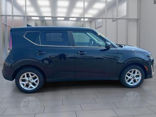 Fusion Orange 2023 Kia Soul LX