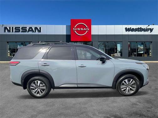 2022 Nissan Pathfinder SL 4WD