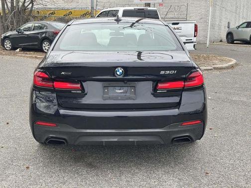Carbon Black Metallic 2022 BMW 530 i xDrive