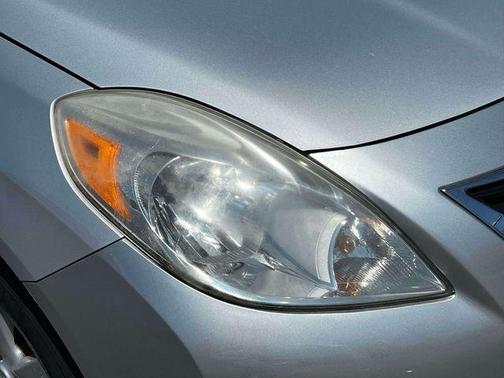 Brilliant Silver 2014 Nissan Versa 1.6 SV