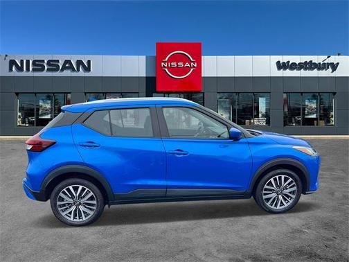 2022 Nissan Kicks SV