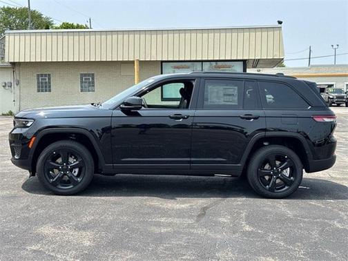 2025 Jeep Grand Cherokee Laredo