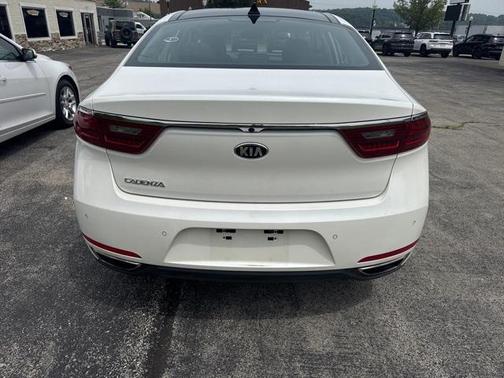 2017 Kia Cadenza Premium