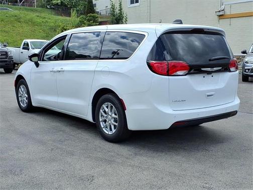 2026 Chrysler Voyager LX