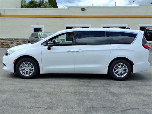 2026 Chrysler Voyager LX