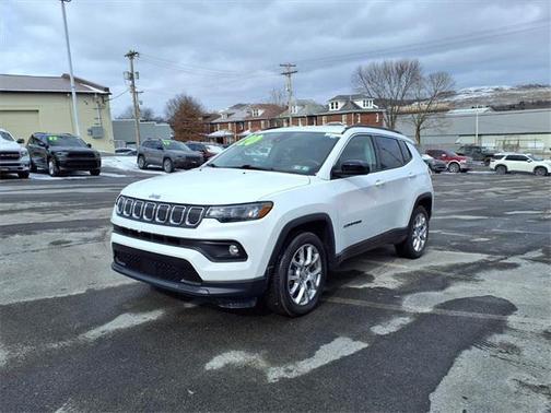 2022 Jeep Compass Latitude Lux