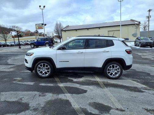 2022 Jeep Compass Latitude Lux