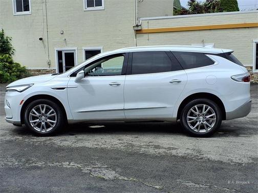 2022 Buick Enclave AWD Essence