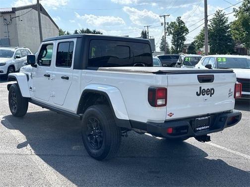 2022 Jeep Gladiator Sport
