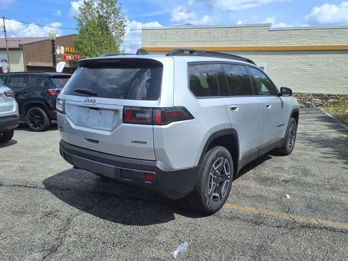 Silver Zynith Clearcoat 2026 Jeep Cherokee Laredo 4x4
