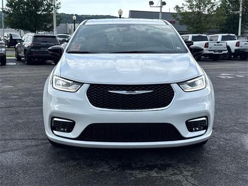2025 Chrysler Pacifica L