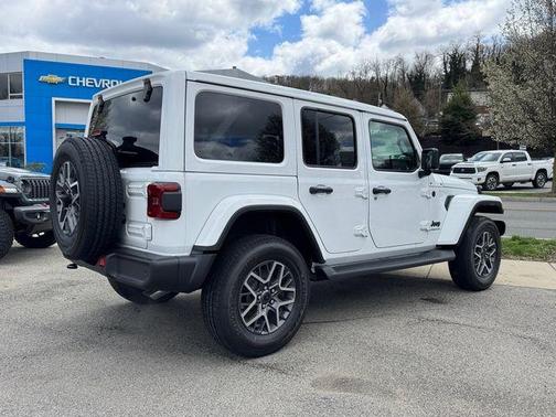 2025 Jeep Wrangler 4-Door Sahara 4x4