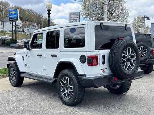 2025 Jeep Wrangler 4-Door Sahara 4x4