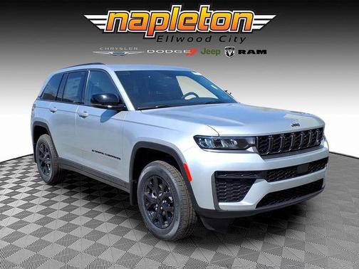 Silver Zynith 2026 Jeep Grand Cherokee Altitude