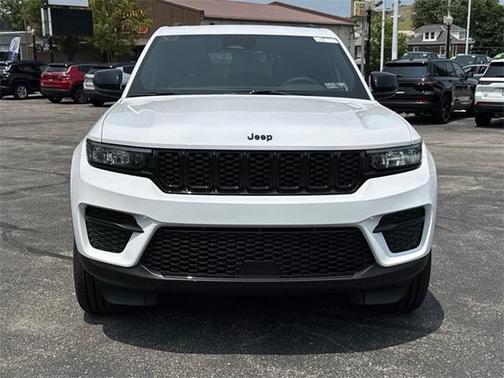 2025 Jeep Grand Cherokee Laredo