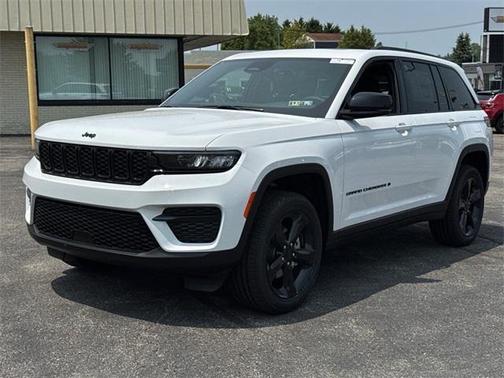 2025 Jeep Grand Cherokee Laredo