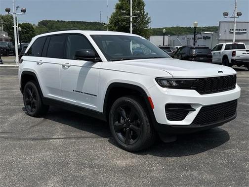 2025 Jeep Grand Cherokee Laredo