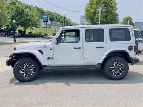 2025 Jeep Wrangler 4-Door Sahara 4x4