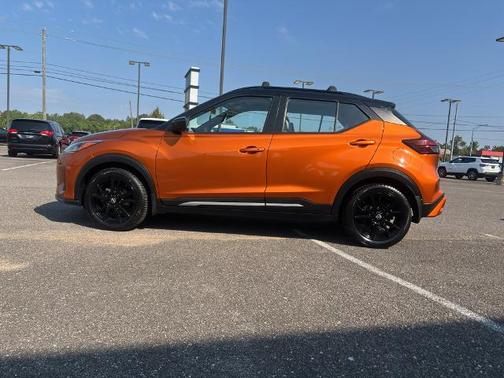 2023 Nissan Kicks SR