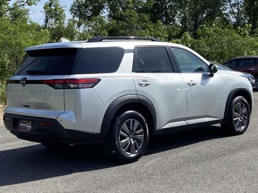 Brilliant Silver Metallic 2024 Nissan Pathfinder SV
