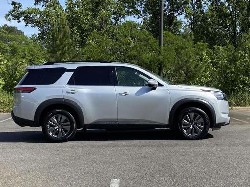 Brilliant Silver Metallic 2024 Nissan Pathfinder SV