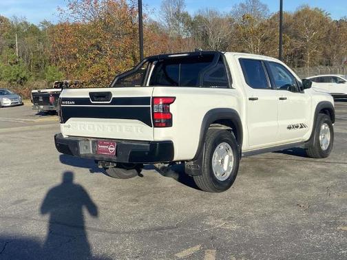 2024 Nissan Frontier SV