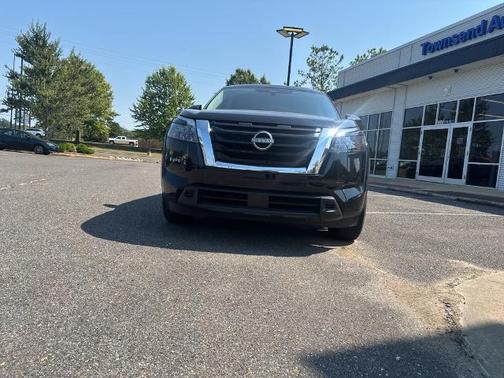 2023 Nissan Pathfinder S