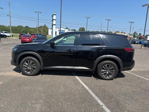 2023 Nissan Pathfinder S