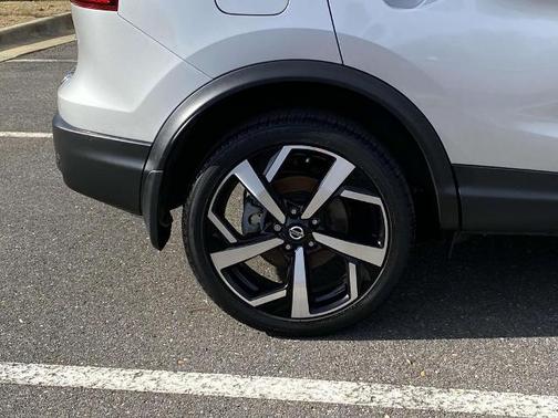 2022 Nissan Rogue Sport SL