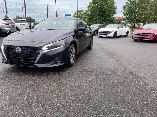 Super Black 2025 Nissan Altima SV