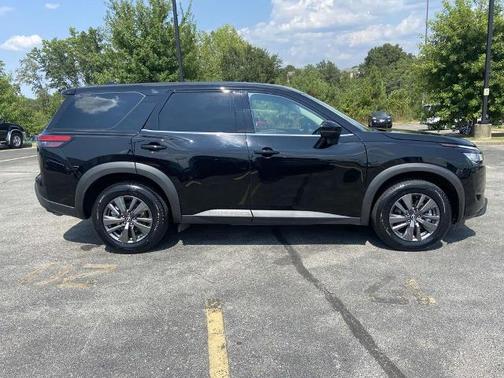 2022 Nissan Pathfinder S