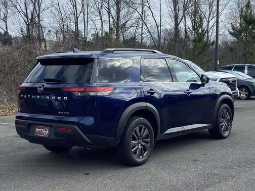 2024 Nissan Pathfinder SV