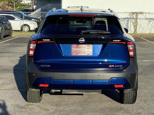 2025 Nissan Kicks SR