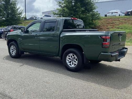 2024 Nissan Frontier SV