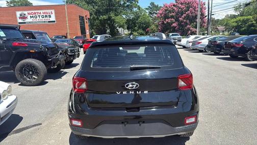 2023 Hyundai VENUE SEL