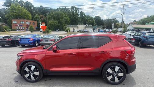 Fusion Red Metallic 2020 Volvo XC40 T5 Momentum