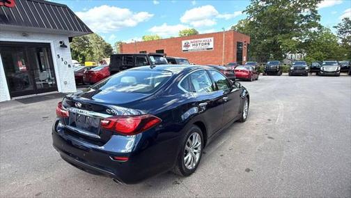 2015 INFINITI Q70 3.7