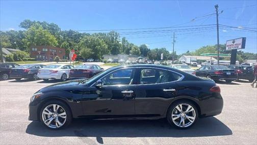 2017 INFINITI Q70 3.7
