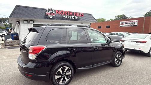 Crystal Black Silica 2018 Subaru Forester 2.5i Premium