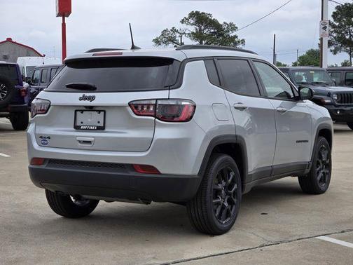 Silver Zynith 2026 Jeep Compass Latitude