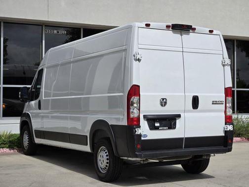 Bright White Clearcoat 2026 RAM ProMaster 2500 High Roof