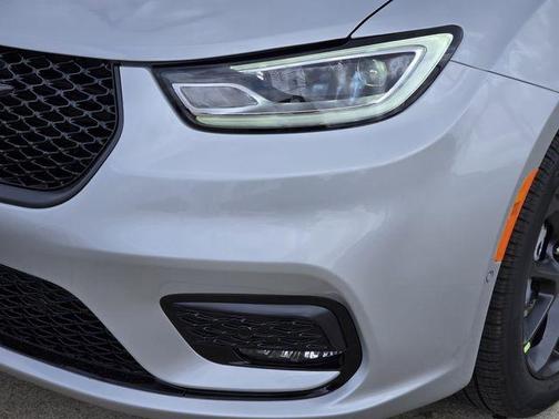 Silver Mist Clearcoat 2026 Chrysler Pacifica Limited