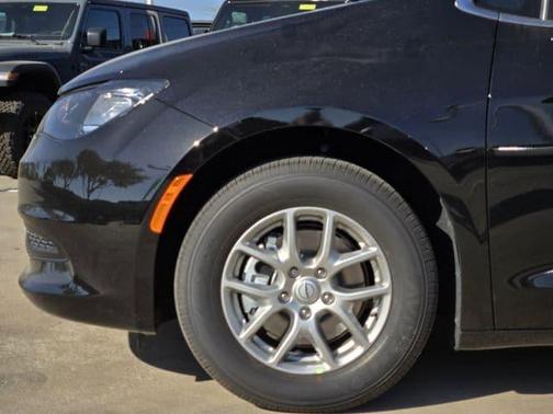 2026 Chrysler Voyager LX