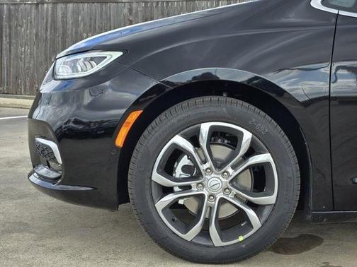 Diamond Black 2026 Chrysler Pacifica Pinnacle