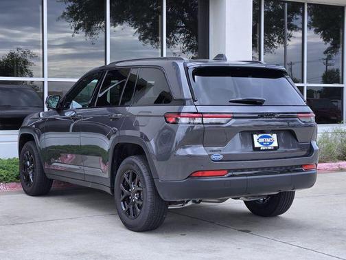 Metallic 2024 Jeep Grand Cherokee Laredo