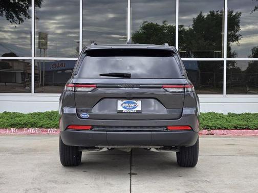 Metallic 2024 Jeep Grand Cherokee Laredo