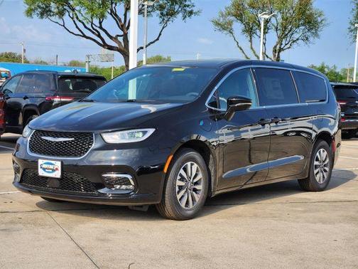 2025 Chrysler Pacifica Hybrid Select