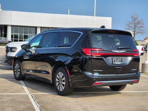 2025 Chrysler Pacifica Hybrid Select