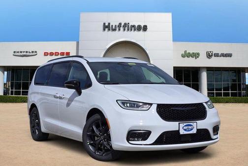 Bright White Clearcoat 2026 Chrysler Pacifica Select